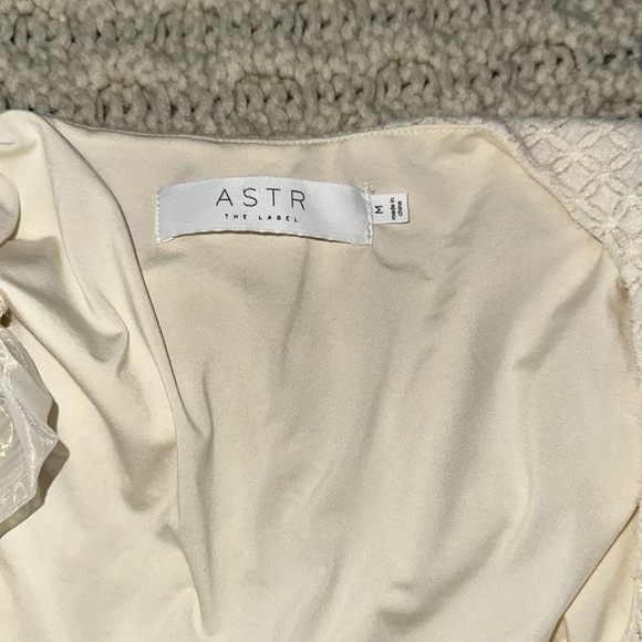 ASTR ivory color dress size medium - Picture 4 of 6